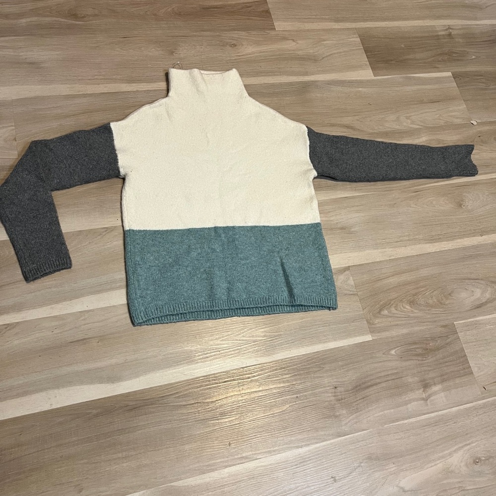 Color Block Sweater - Picture 4 of 4